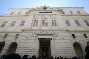 الجزائر.. السجن لوزيرين سابقين بتهم فساد الجزائر.. السجن لوزيرين سابقين بتهم فساد