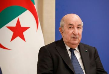 رئيس الجزائر يوجه رسالة لمنتخب محاربي الصحراء رئيس الجزائر يوجه رسالة لمنتخب محاربي الصحراء