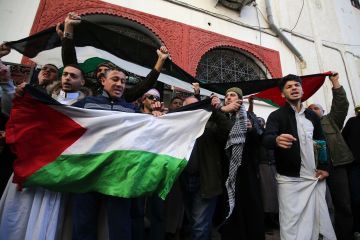 الجزائر.. استقبال رسمي لـ11 مشاركا في أسطول الصمود بعد إجلائهم من الأردن (صور) الجزائر.. استقبال رسمي لـ11 مشاركا في أسطول الصمود بعد إجلائهم من الأردن (صور)
