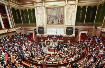 مبادرة فرنسية تنذر بإشعال توتر جديد مع الجزائر.. ما علاقة اتفاق 1968؟