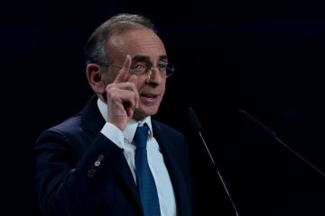 إريك زمور: الجزائر تشن حربا ضد فرنسا عبر الهجرة.. لا نتحاور معهم بل نحاربهم! إريك زمور: الجزائر تشن حربا ضد فرنسا عبر الهجرة.. لا نتحاور معهم بل نحاربهم!