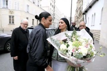 تكريم رمزي لإيمان خليف داخل المسجد الكبير في باريس (صور) تكريم رمزي لإيمان خليف داخل المسجد الكبير في باريس (صور)