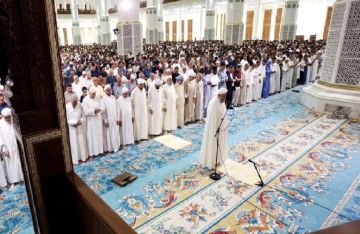 جزائريون يؤدون صلاة الاستسقاء طلبا للغيث