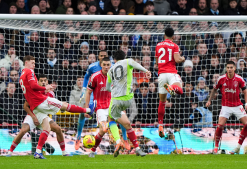 مانشستر سيتي يعبر مطب نوتنغهام ويعتلي صدارة الدوري الإنجليزي