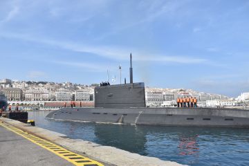 المفرزة التابعة للأسطول العسكري الروسي تصل ميناء الجزائر المفرزة التابعة للأسطول العسكري الروسي تصل ميناء الجزائر