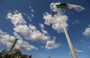 الجزائر تتهم فرنسا بسوء النية وتغلق ملف نقض اتفاق الإعفاء الدبلوماسي الجزائر تتهم فرنسا بسوء النية وتغلق ملف نقض اتفاق الإعفاء الدبلوماسي