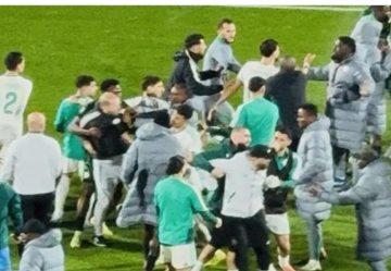 أحداث مؤسفة في ملعب مراكش بعد نهاية مباراة الجزائر ونيجيريا (فيديو)