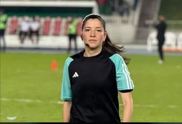 إيقاف لاعب جزائري لمدة طويلة بسبب تصرف مشين مع حكمة المباراة