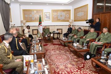 الجزائر وإيطاليا تستعرضان فرص التعاون العسكري الثنائي