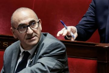 فرنسا تستأنف ترحيل الجزائريين ذوي الوضع غير النظامي