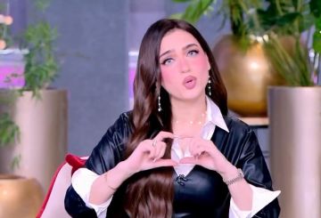 هو مثل القرد لا يقع .. ياسمين عز تثير غضب جمهور الزمالك مجددا (فيديو) هو مثل القرد لا يقع .. ياسمين عز تثير غضب جمهور الزمالك مجددا (فيديو)