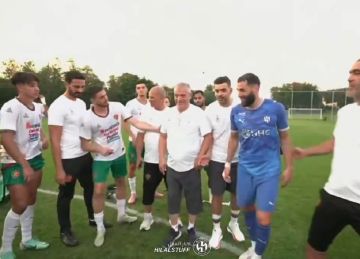 رد فعل لاعبي مولودية الجزائر تجاه بنزيما (فيديو) رد فعل لاعبي مولودية الجزائر تجاه بنزيما (فيديو)