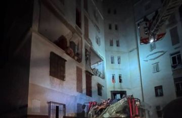الجزائر.. إصابة 23 شخصا في حريق وانفجار داخل عمارة سكنية بولاية وهران (فيديو)