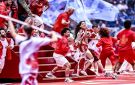 المطربة الشهيرة نورا فتحي تفاجئ لاعبات المغرب بعد الفوز على الجزائر (فيديو)