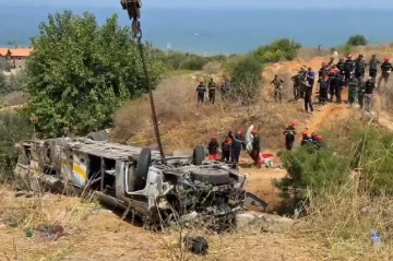 انقلاب حافلة في الجزائر يودي بحياة 25 شخصا انقلاب حافلة في الجزائر يودي بحياة 25 شخصا