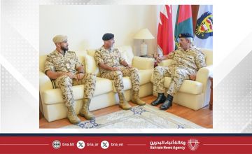 القائد العام لقوة دفاع البحرين يستقبل عددا من الضباط المترقين بمناسبة الثقة الملكية السامية