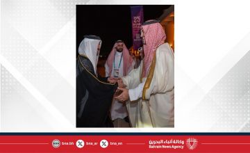 سموه حيا الوفد البحريني بطابور العرض.. خالد بن حمد يشهد حفل افتتاح دورة ألعاب التضامن الإسلامي سموه حيا الوفد البحريني بطابور العرض.. خالد بن حمد يشهد حفل افتتاح دورة ألعاب التضامن الإسلامي