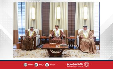 رئيسا النواب و الشورى يستقبلان رئيس مجلس الشورى العماني لدى وصوله للمشاركة في الاجتماع الدوري لرؤساء المجالس الخليجية