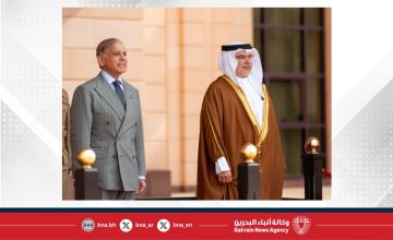 سمو ولي العهد رئيس مجلس الوزراء يلتقي دولة رئيس وزراء جمهورية باكستان الإسلامية.. ويؤكد عمق العلاقات والروابط التي تجمع البحرين وباكستان والتي تواصل ازدهارها ونماءها بالاستناد إلى تاريخ زاخر بالتعاون والشراكات المثمرة على كافة الأصعدة