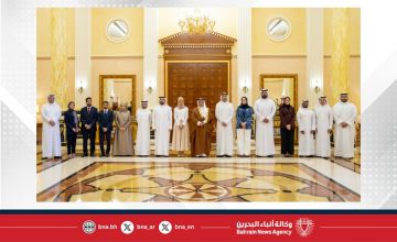 لدى لقائه منتسبي الدفعة الحادية عشرة من برنامج رئيس مجلس الوزراء لتنمية الكوادر الحكومية.. سمو ولي العهد رئيس مجلس الوزراء يؤكد إيمان مملكة البحرين الراسخ بأن الاستثمار في أبناء الوطن هو الاستثمار الأمثل في مستقبل يلبي التطلعات ويحقق الطموحات