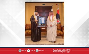 خلال استقباله للمفتش العام بوزارة الداخلية بدولة الإمارات ورئيس الإنتربول.. وزير الداخلية يتسلم وسام الإنتربول من الطبقة العليا من رئيس المنظمة الدولية للشرطة الجنائية خلال استقباله للمفتش العام بوزارة الداخلية بدولة الإمارات ورئيس الإنتربول.. وزير الداخلية يتسلم وسام الإنتربول من الطبقة العليا من رئيس المنظمة الدولية للشرطة الجنائية