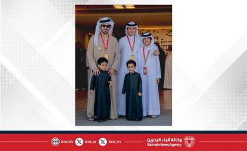 السباق العاشر يشهد انطلاقة بطولة البحرين الدولية .. نخبة الجياد تتنافس على كؤوس سمو الشيخ خالد بن حمد وأنجاله في مهرجان العيد الوطني السباق العاشر يشهد انطلاقة بطولة البحرين الدولية .. نخبة الجياد تتنافس على كؤوس سمو الشيخ خالد بن حمد وأنجاله في مهرجان العيد الوطني