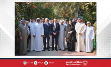 وزير شؤون البلديات والزراعة يقوم بزيارة ميدانية لسوق المزارعين البحرينيين بمشاركة عدد من الوزراء والمسؤولين