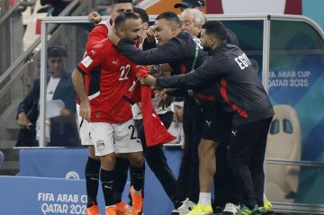 صراع خماسي مشتعل على آخر مقعدين في ربع نهائي كأس العرب صراع خماسي مشتعل على آخر مقعدين في ربع نهائي كأس العرب