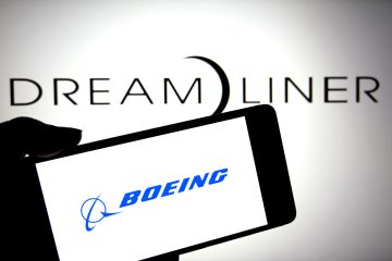 البحرين توقع اتفاقية بـ4.6 مليار دولار لشراء طائرات بوينغ البحرين توقع اتفاقية بـ4.6 مليار دولار لشراء طائرات بوينغ