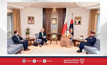 وزير الداخلية يستقبل سفيرة الولايات المتحدة بمناسبة تعيينها ويشيد بالعلاقات الوثيقة والشراكة الاستراتيجية بين البلدين