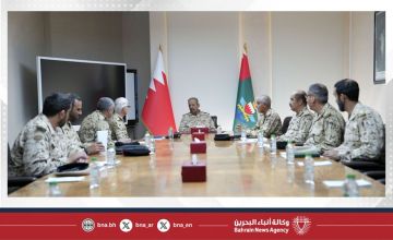 القائد العام لقوة دفاع البحرين يجتمع مع عدد من كبار الضباط بقوة دفاع البحرين لمتابعة تنفيذ مجريات المرحلة الختامية لتمرين القيادات حصن الوطن 2026