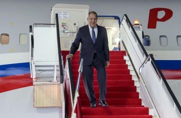 لافروف يصل البحرين للمشاركة في الحوار الاستراتيجي بين روسيا ومجلس التعاون الخليجي لافروف يصل البحرين للمشاركة في الحوار الاستراتيجي بين روسيا ومجلس التعاون الخليجي