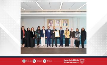 الهيئة الوطنية لتنظيم المهن والخدمات الصحية تسلم شهادة الاعتماد الوطني الألماسي لمستشفى عوالي