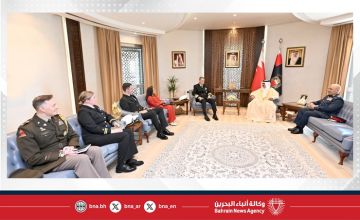 وزير الداخلية يستقبل قائد الأسطول الخامس ويشيد بالشراكة الاستراتيجية والعلاقات الوثيقة بين البحرين والولايات المتحدة الأمريكية