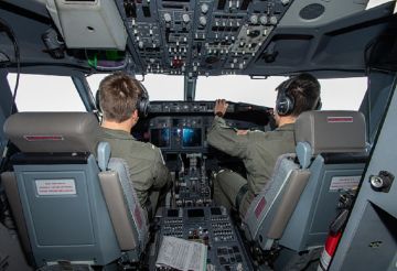 أقلعت من دولة خليجية.. طائرة استطلاع أمريكية تحلق فوق مضيق هرمز قرب الحدود الإيرانية