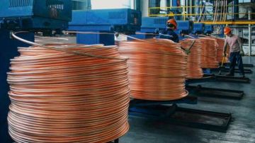 تخمة في سوق النحاس.. المخزونات عند ذروة تاريخية منذ 2003