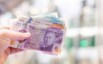 تذبذب الإسترليني أمام الدولار واليورو قبيل بيانات اقتصادية هامة