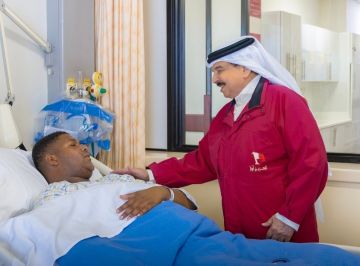 ملك البحرين يزور جرحى الهجمات الإيرانية (صور فيديو)