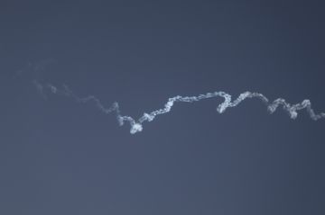 تسنيم: هجوم صاروخي إيراني على مقر القوات الأمريكية في قاعدة عيسى الجوية بالبحرين (فيديو)