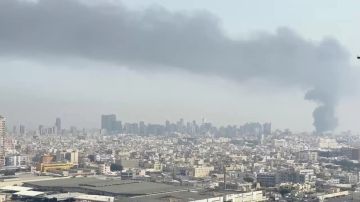 تقارير: انفجارات عنيفة تهز قاعدة الأسطول الخامس الأمريكي في البحرين