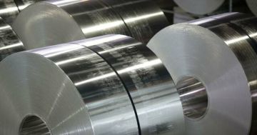 أسعار الألومنيوم تتراجع من أعلى مستوى قياسي أسعار الألومنيوم تتراجع من أعلى مستوى قياسي