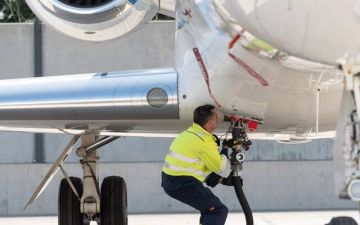 السويد تحذر من نقص وقود الطائرات مع تفاقم أزمة الطاقة