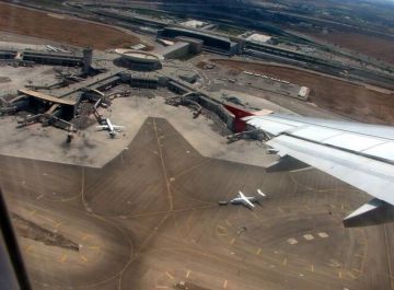 إسرائيل: مطار بن جوريون يستأنف عملياته بالكامل منتصف الليل إسرائيل: مطار بن جوريون يستأنف عملياته بالكامل منتصف الليل