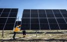 طفرة الطاقة الشمسية تهوي بأسعار الكهرباء في أوروبا