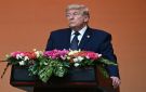 ترامب يحث شي على السماح لشركة فيزا بدخول الصين