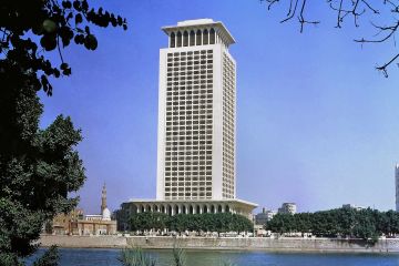 مصر تندد بالهجمات الإيرانية على الكويت والبحرين مصر تندد بالهجمات الإيرانية على الكويت والبحرين