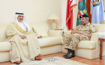 القائد العام لقوة دفاع البحرين يستقبل وزير الداخلية لبحث التعاون الأمني القائد العام لقوة دفاع البحرين يستقبل وزير الداخلية لبحث التعاون الأمني