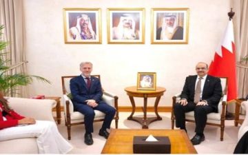 وزير العمل البحريني يبحث مع السفير البريطاني تعزيز التعاون المشترك وزير العمل البحريني يبحث مع السفير البريطاني تعزيز التعاون المشترك