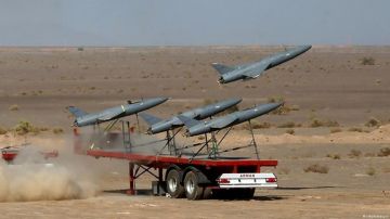 انفجارات عدة تهز قاعدة الجفير الأمريكية في البحرين إثر هجمات إيرانية (صور فيديو) انفجارات عدة تهز قاعدة الجفير الأمريكية في البحرين إثر هجمات إيرانية (صور فيديو)
