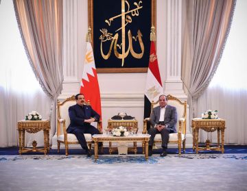 السيسي وملك البحرين يؤكدان أهمية وقف الحرب وتجنب التصعيد في المنطقة السيسي وملك البحرين يؤكدان أهمية وقف الحرب وتجنب التصعيد في المنطقة